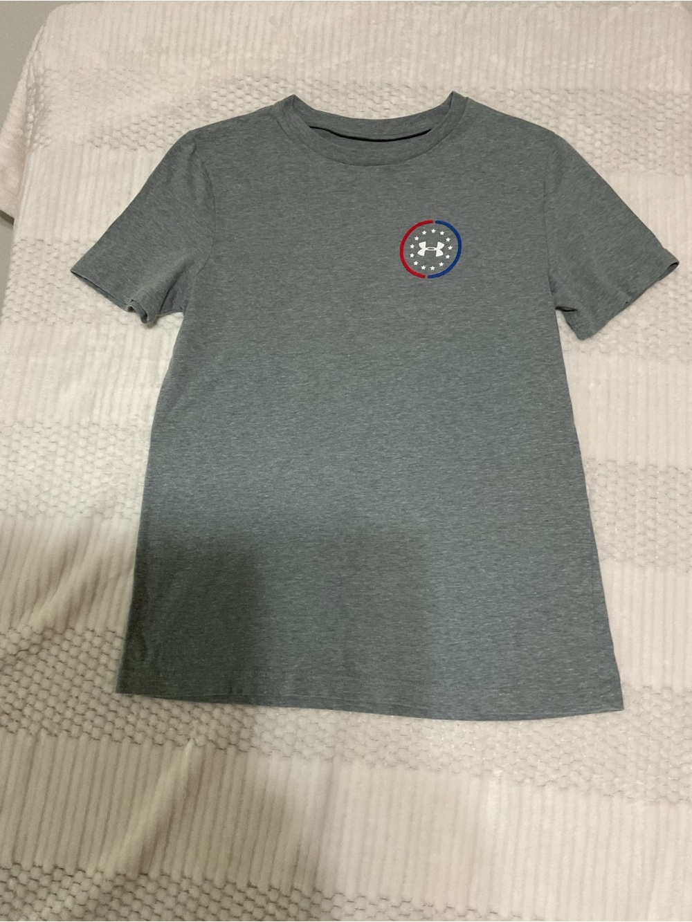 Under Armour Gray Short Sleeve Tee with Red & Blue Logo size M
